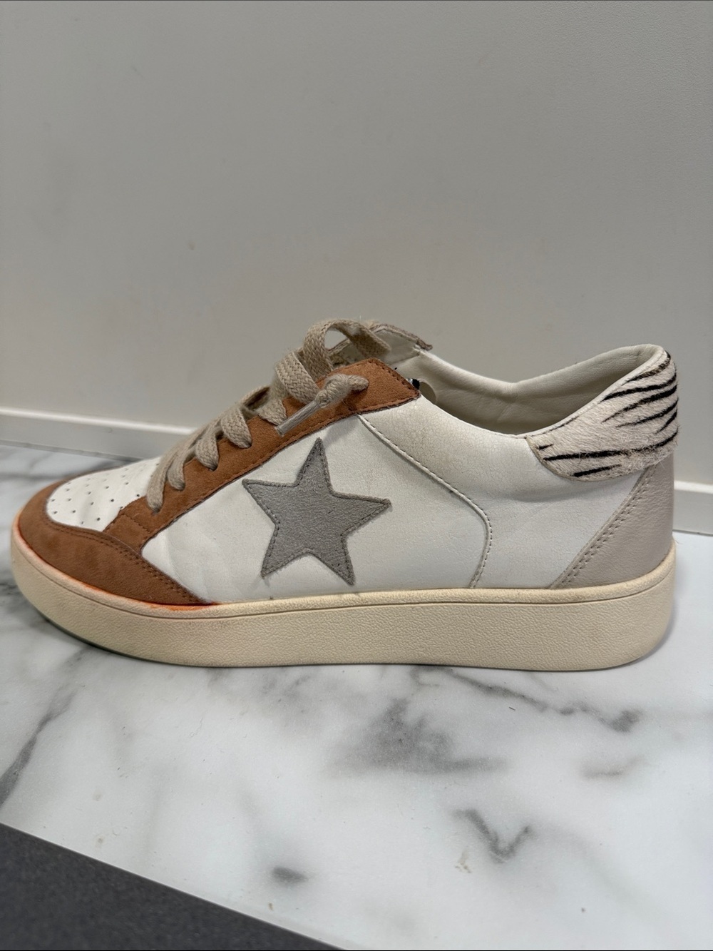 Mi.iM Juniper Taupe Stripe Star Women’s Sneaker Size 8